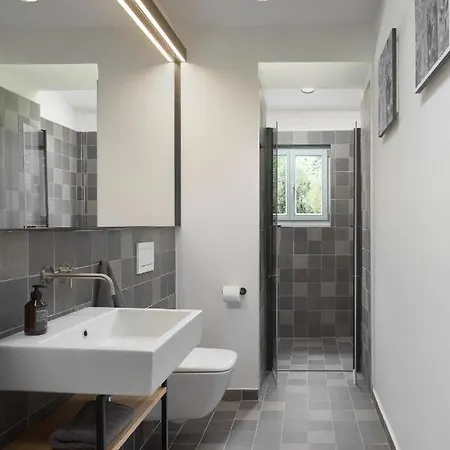 Vincent House Apartment